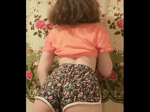 ❤️ 性感的年轻宝贝在镜头前脱下她的短裤 ❌ at porn zh-cn.liporno.ru❤